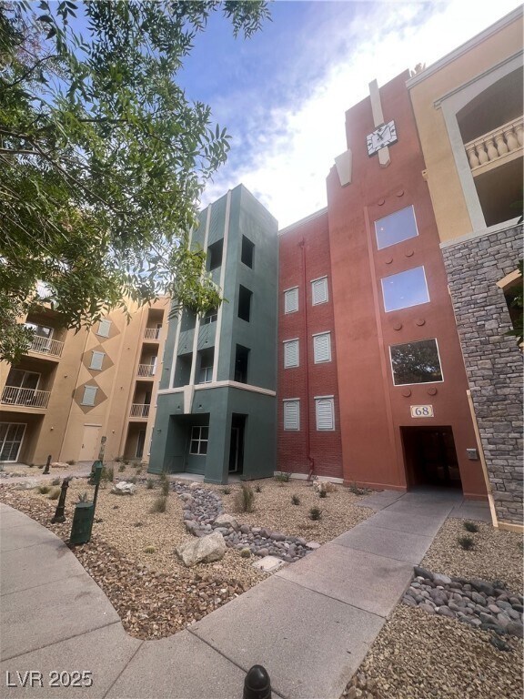 Foto del edificio - 68 E Serene Ave