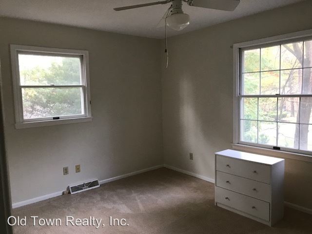 Building Photo - 3331 Oak Dr