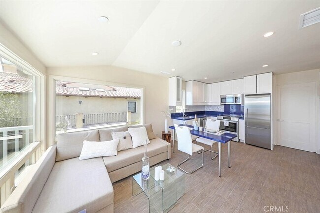 Foto del edificio - 376 Cliff Dr