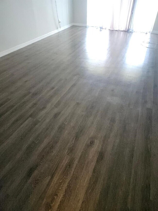 Foto del edificio - 2800 Riverside Dr