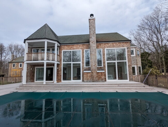 Building Photo - 1060 Noyack Rd