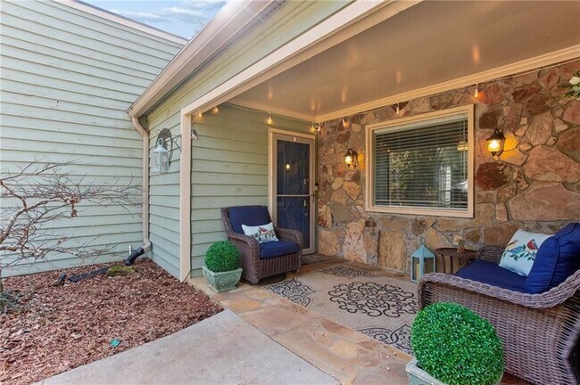 Building Photo - 2238 N River Trail