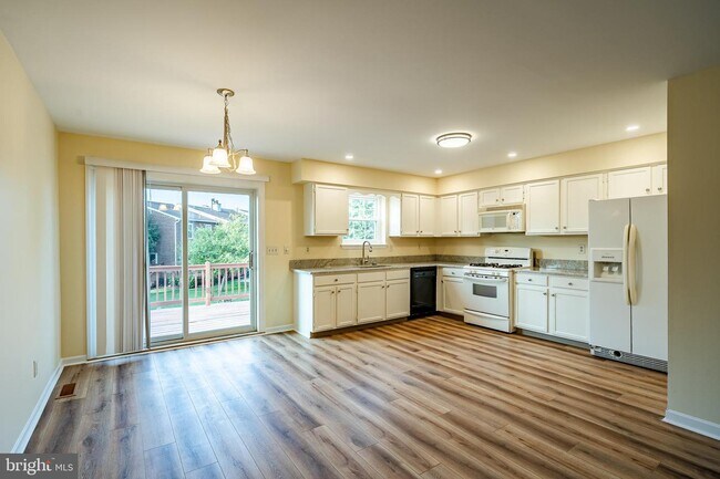 Building Photo - 1075 Boot Rd