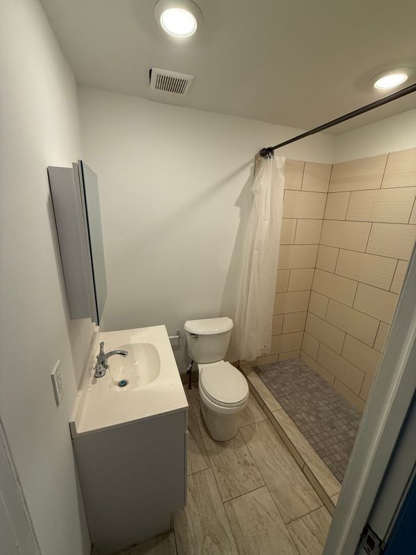 Foto del edificio - 4028 W Girard Ave