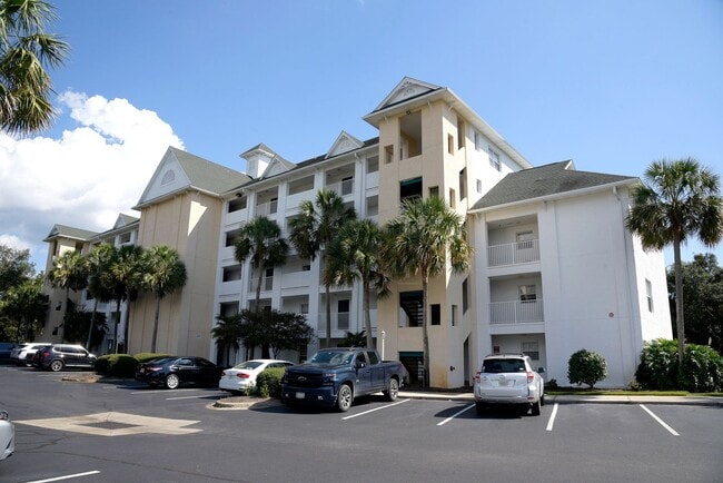 Building Photo - Desirable Florida Club Unit!