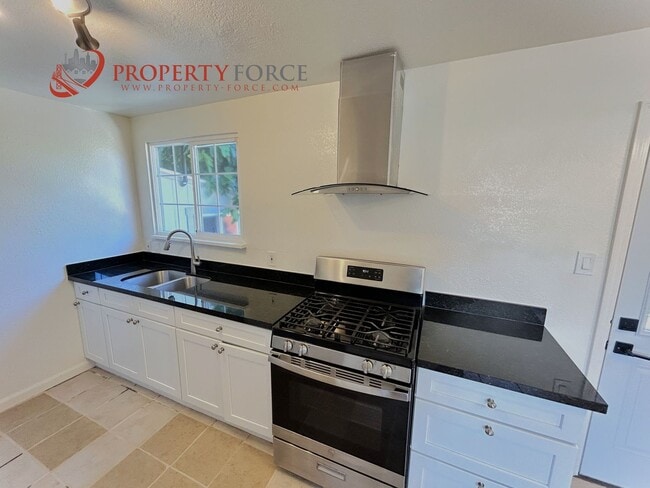 Foto del edificio - 2 Bedroom 1 Bath - Nicely Updated home wit...