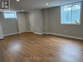 Building Photo - 473 Gibbons St