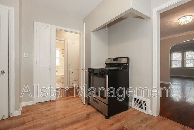 Foto del edificio - 1533 Genesee Rd