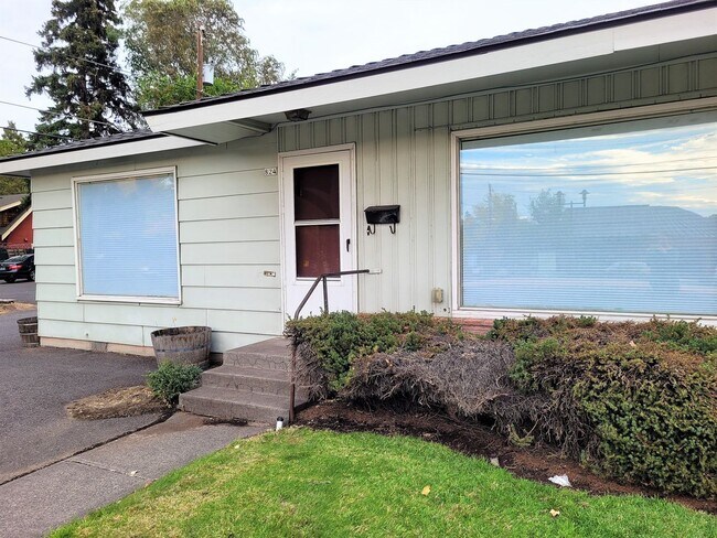 Building Photo - 824 NE 4th St