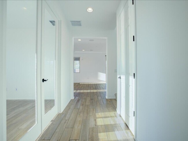 Foto del edificio - 2 Story-5 Bedroom 3 Bathroom