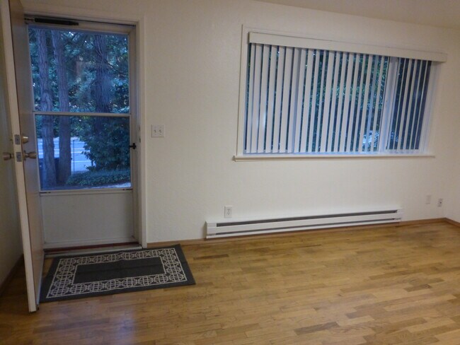 Front living room and entry way. - 20842 1st Ave S