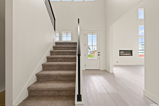 Entryway - 621 E 740 N