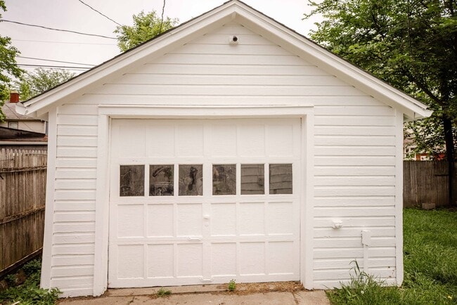 Building Photo - Beautifully Remodeled Three Bedroom Home F...