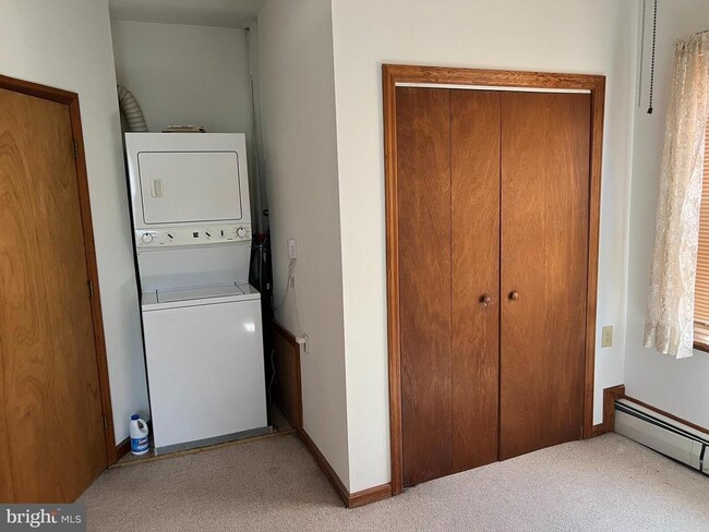 Building Photo - 132 Main St