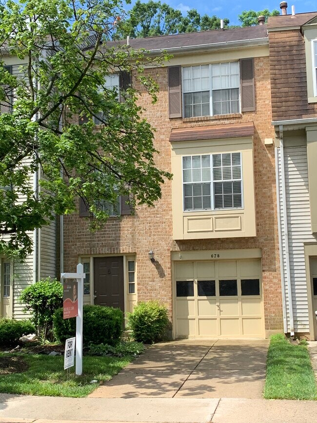 Foto del edificio - 678 Ivy League Ln