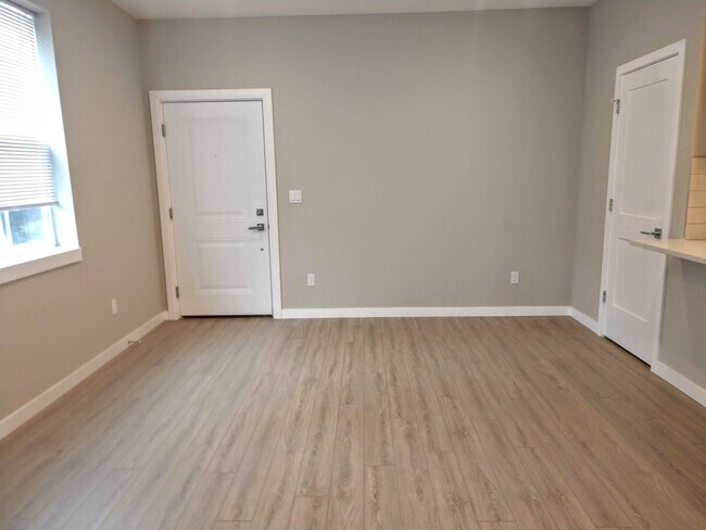 Building Photo - 1906 SE Tacoma St