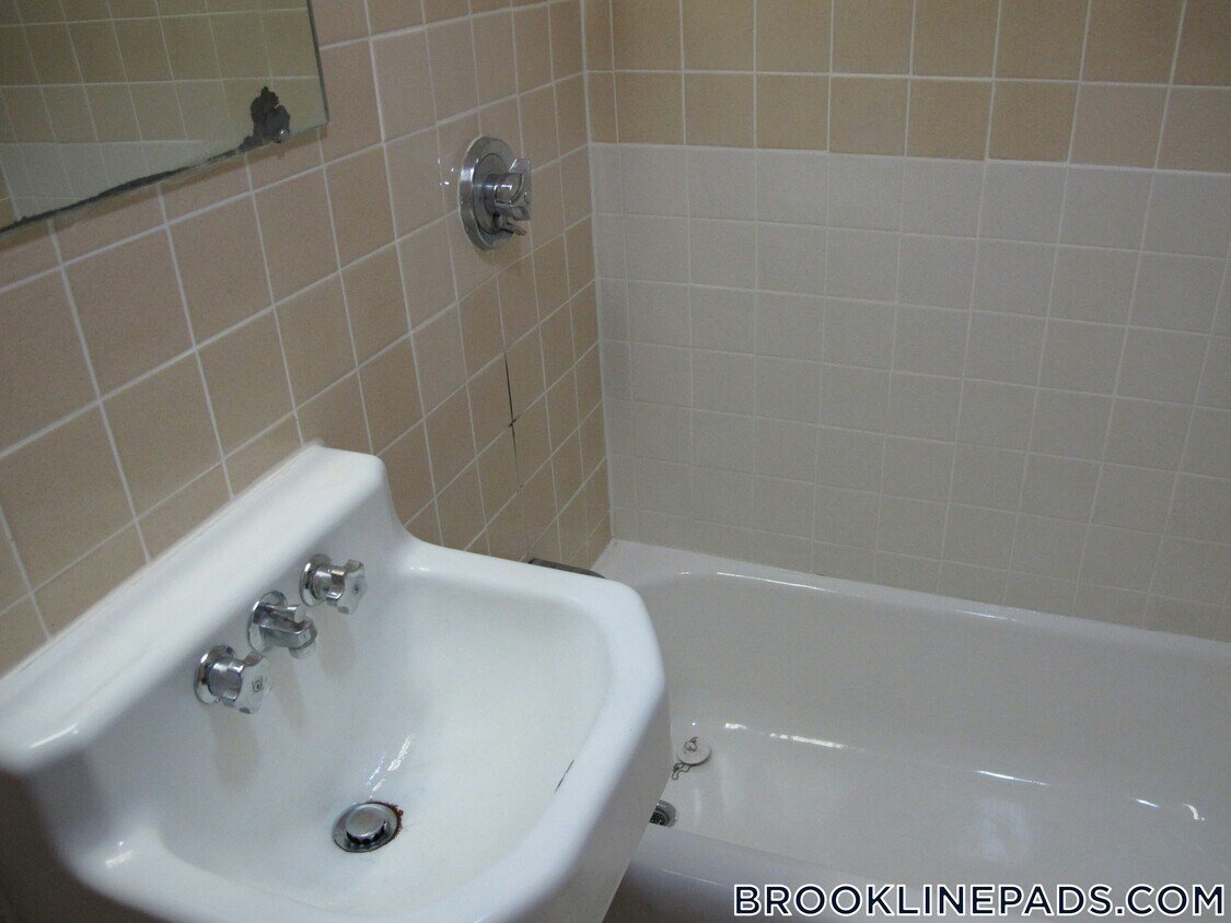 Foto del edificio - 1223 Beacon St