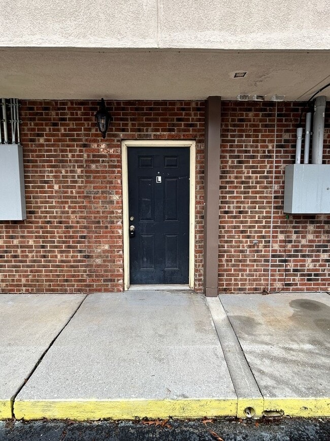 Building Photo - 1810 Bishop Ave