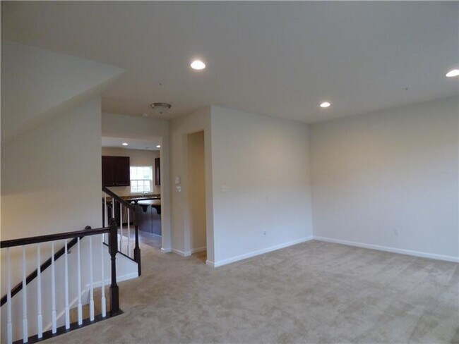 Building Photo - 2302 Pointe View Dr