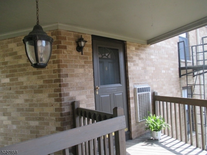 Primary Photo - 181 Long Hill Rd