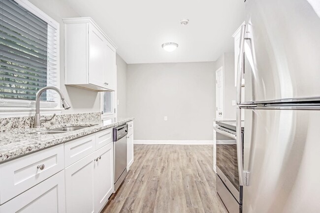 Building Photo - 2019 W Flat Shoals Ter