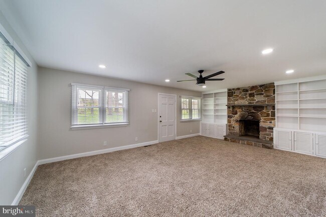 Building Photo - 998 N Valley Forge Rd