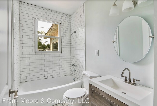 Building Photo - 3 br, 1 bath House - 943 W 41st St