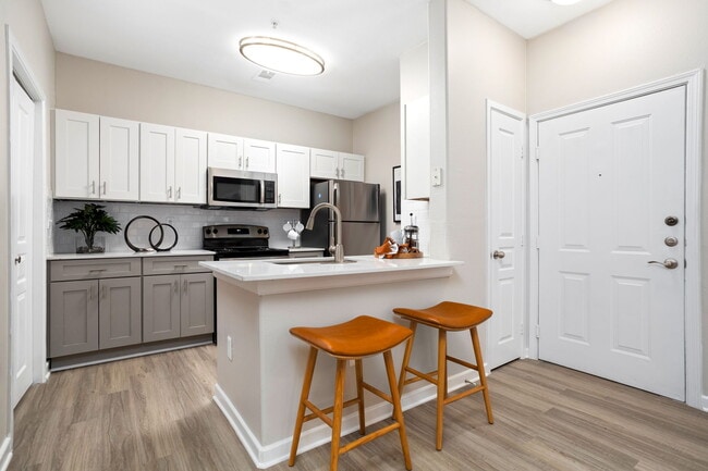 Building Photo - Niche