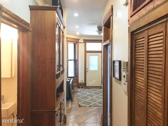 Building Photo - 3737 N Kenmore Ave