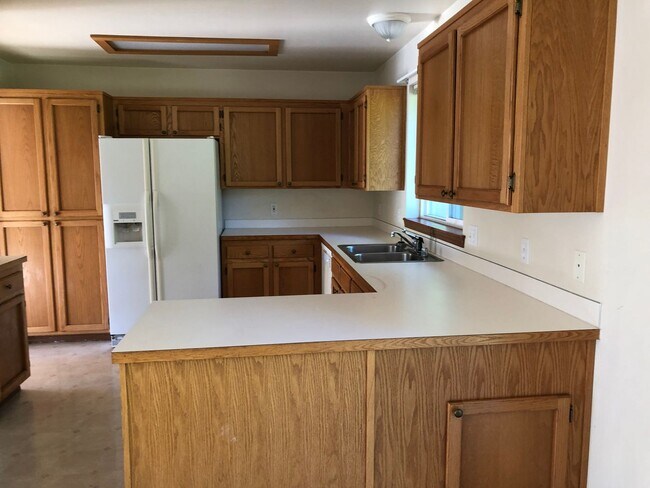 Foto del edificio - Spacious 3 bed in desirable neighborhood
