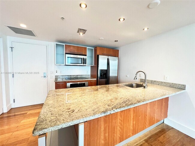 Foto del edificio - 185 SW 7th St