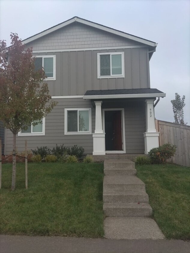 Foto principal - Newer Woodburn home