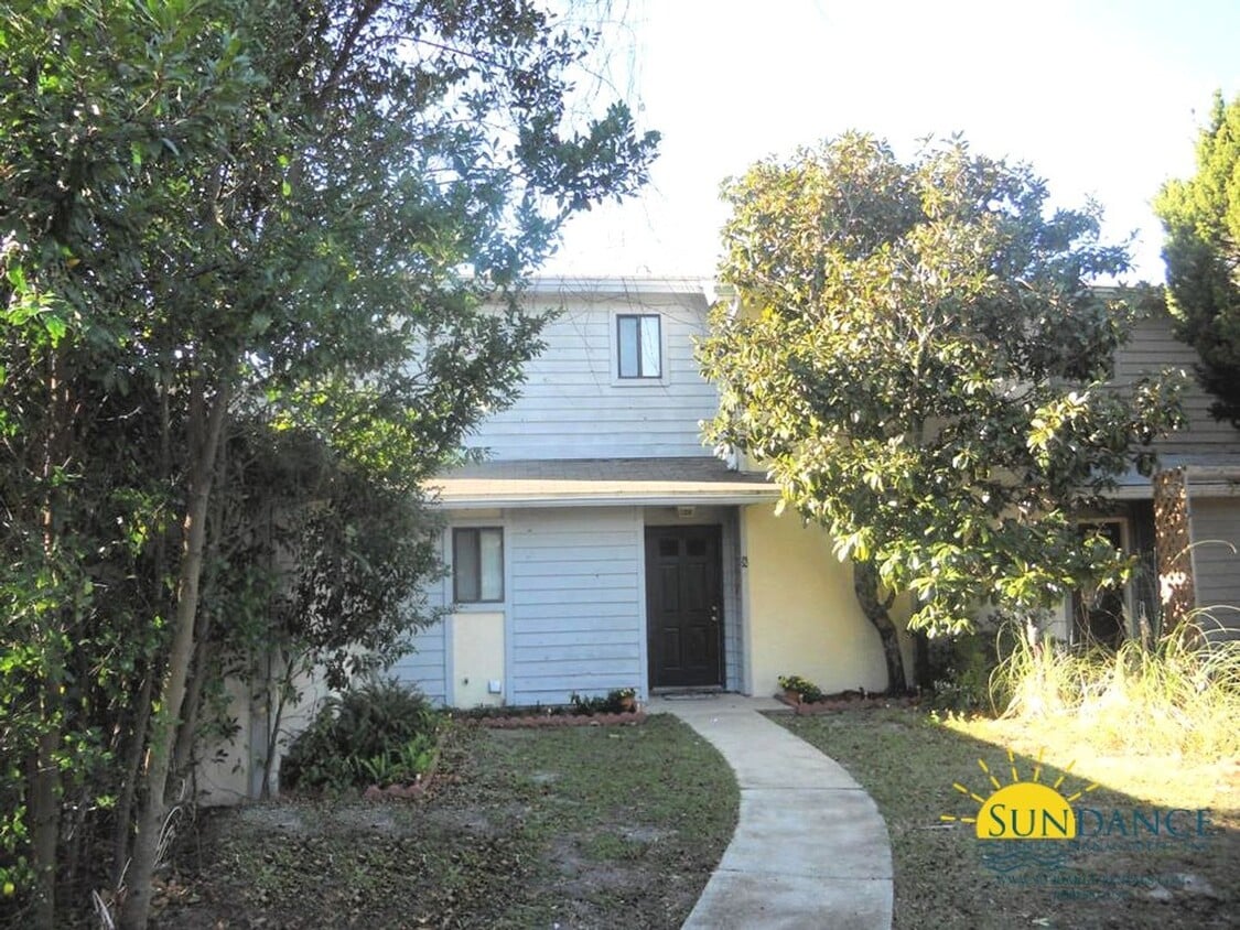 Primary Photo - Great 2 Bedroom Townhouse in the Heart of ...