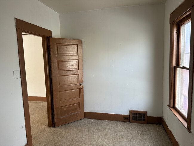 Building Photo - 1366 E 45th St