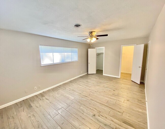 Building Photo - 2109 Coronado Pl, Orange, TX 77630