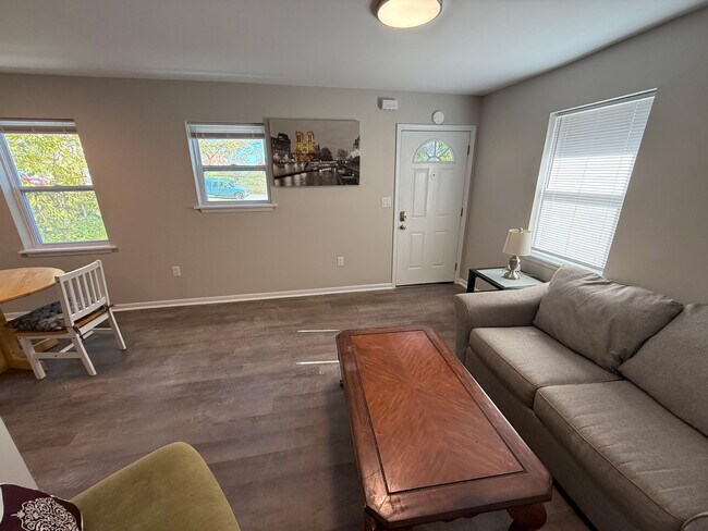 Foto del edificio - 213 N Ann St