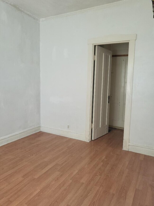 Building Photo - 1704 W 35th St