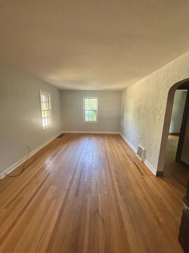 Building Photo - 203 Alder Ave