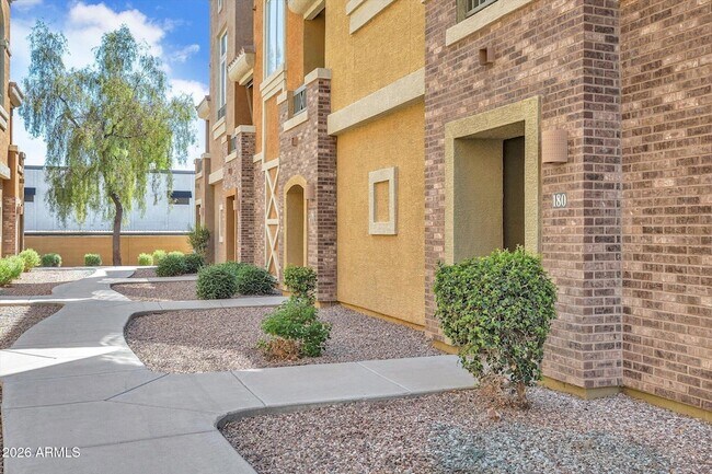 Foto del edificio - 18250 N Cave Creek Rd