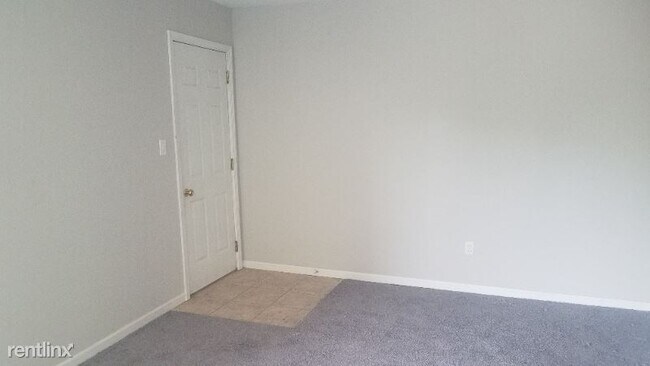 Foto del edificio - 3 br, 1.5 bath Townhome - 120 Albany Dr