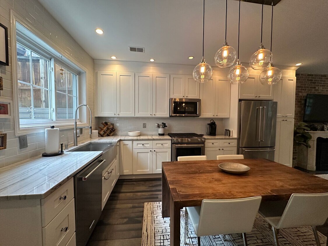 Primary Photo - 3 Bed 3 Bath House in Rittenhouse Square