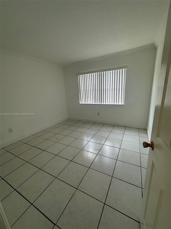 Foto del edificio - 8003 W 6th Ave