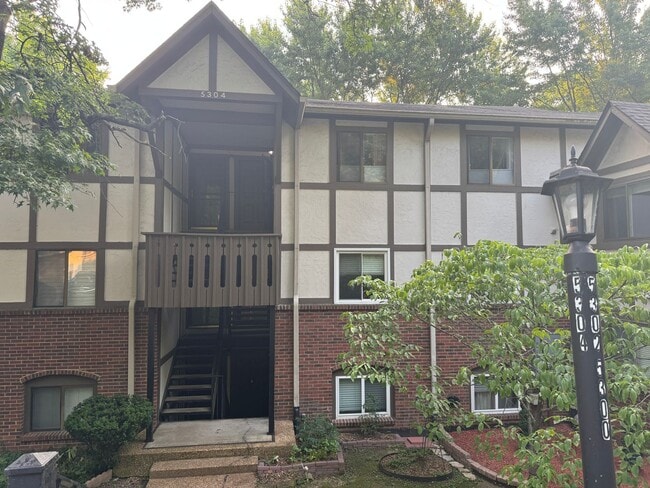Building Photo - Charming 3 bed 2 bath Townhouse near Nippe...