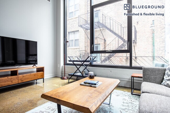 Foto del edificio - 676 N LaSalle Dr