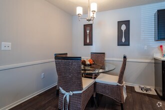 2BR, 2BA - 900 SF - Plantation Flats Apartment Homes