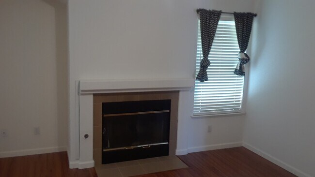 Foto del edificio - Spacious 3 bedroom home near Roseville Galleria Mall