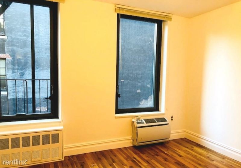 Building Photo - 110 E 84th St