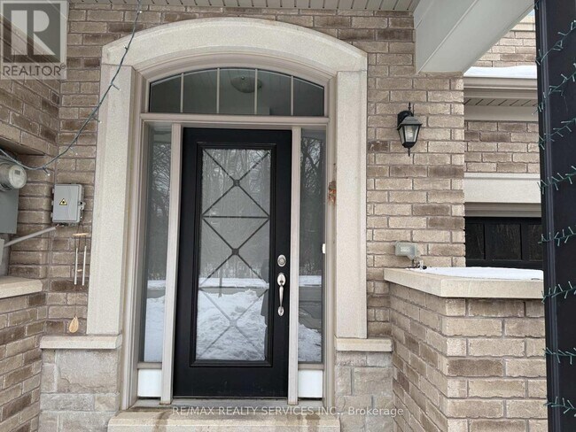 Building Photo - 29 Lady Evelyn Cres