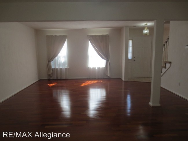 Foto del edificio - 3132 Guardhouse Cir