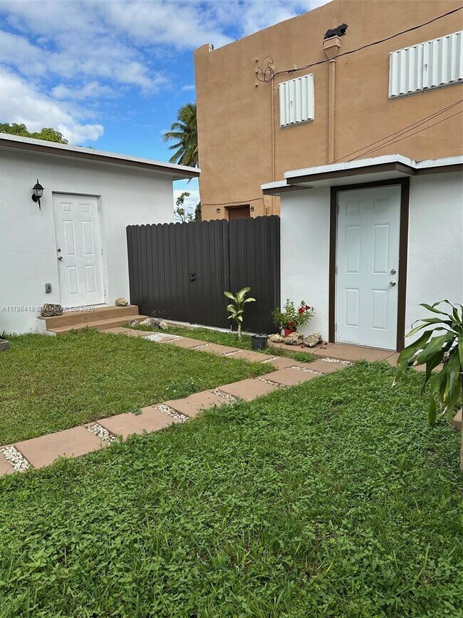 Foto del edificio - 5170 SW 7th St